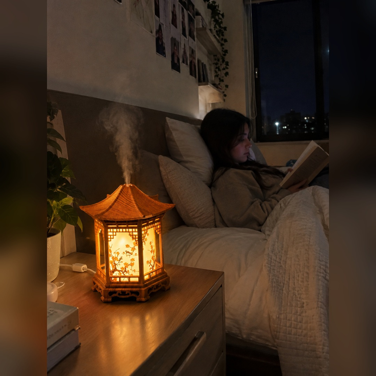 humidificador oriental con luz cálida y vapor